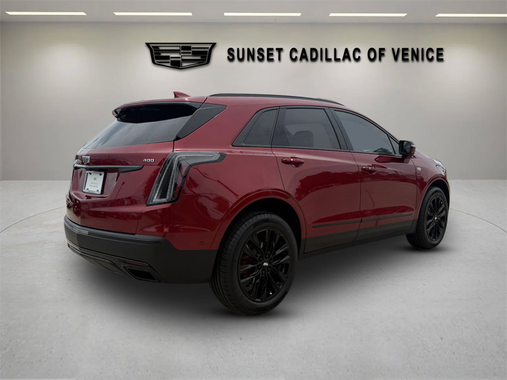 Certified 2022 Cadillac XT5 Sportv w/ LPO, ONYX Package AWD/4WD image 3
