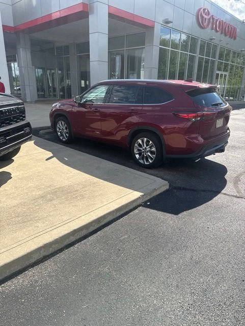 Used 2023 Toyota Highlander Limited AWD/4WD image 7