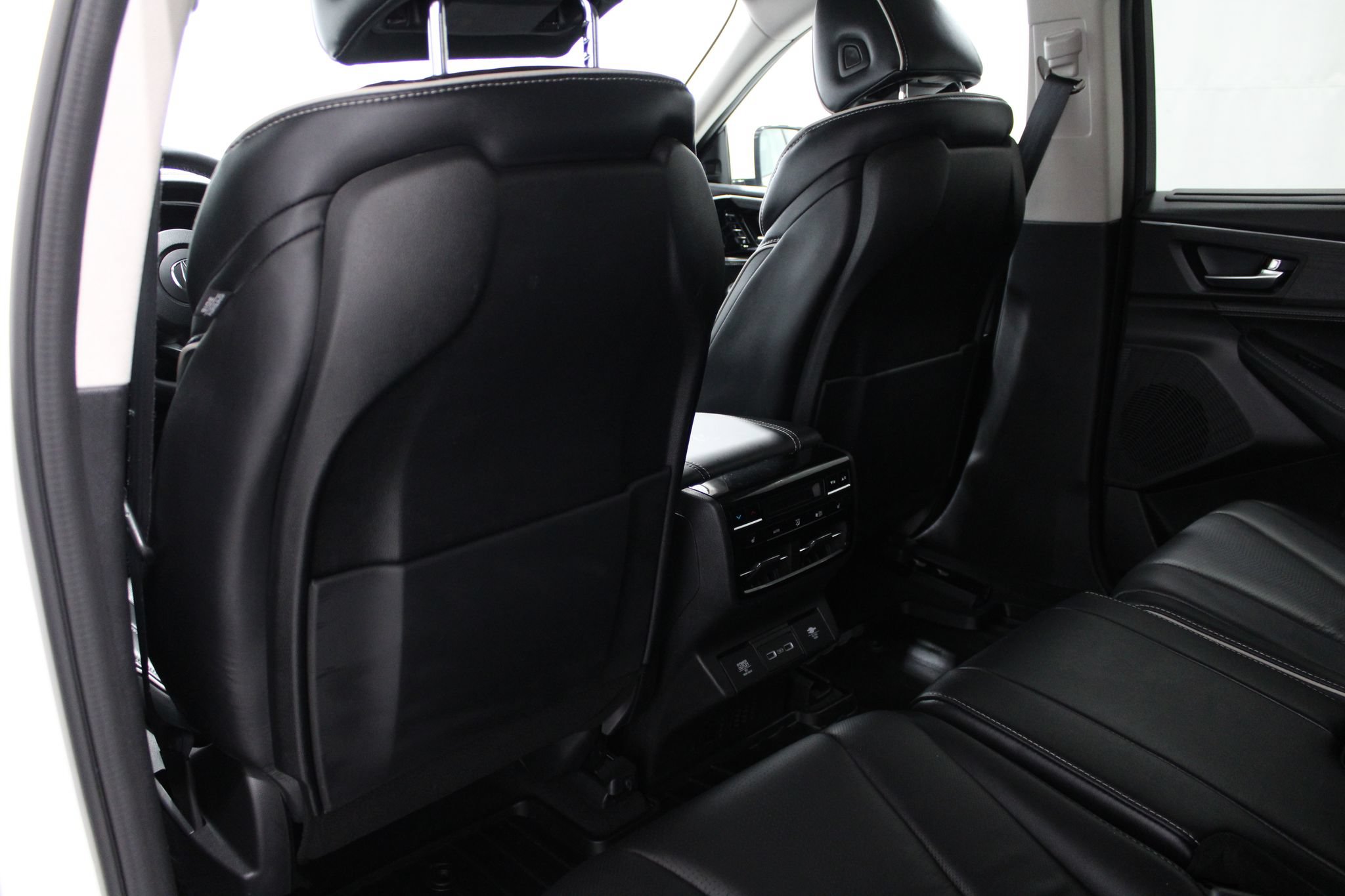 Used 2023 Acura MDX w/ Advance Package AWD/4WD image 16