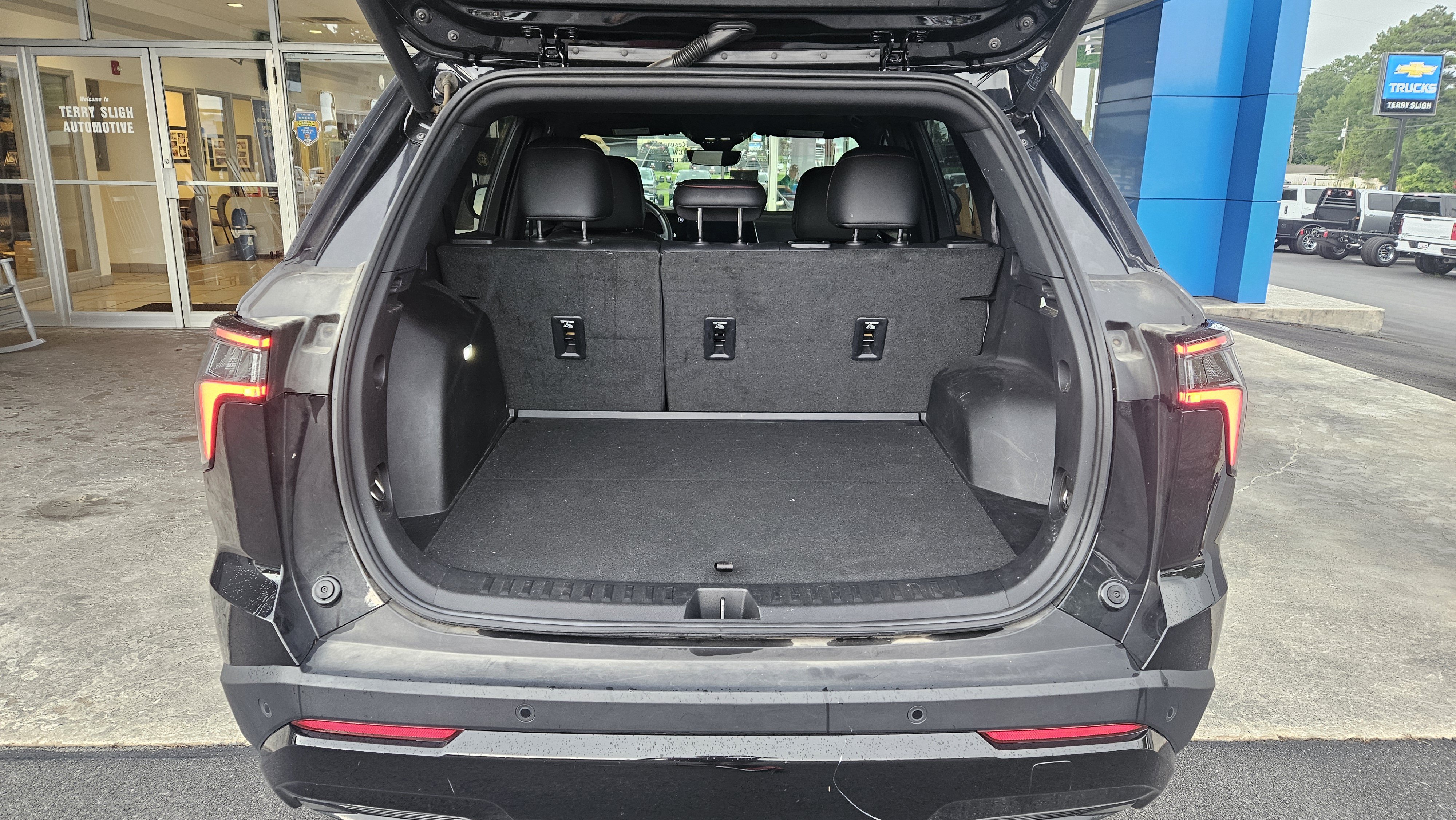 Used 2025 Chevrolet Equinox RS w/ Safety and Technology Package FWD image 8