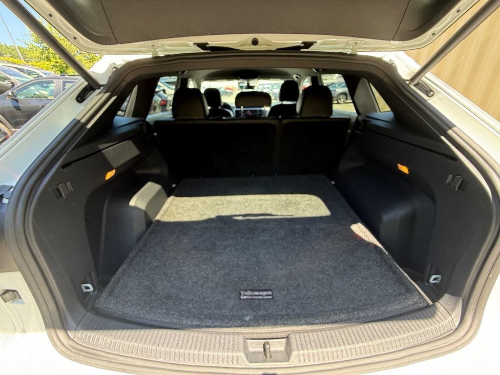 Used 2021 Volkswagen Atlas Cross Sport SE FWD image 24