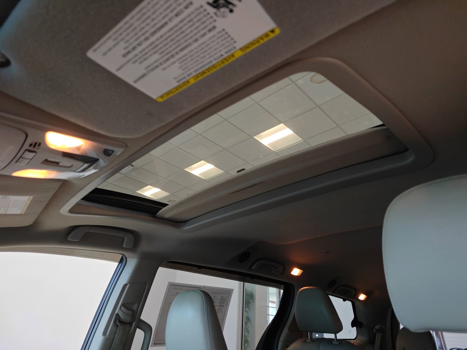 Used 2011 Toyota Sienna XLE FWD image 12