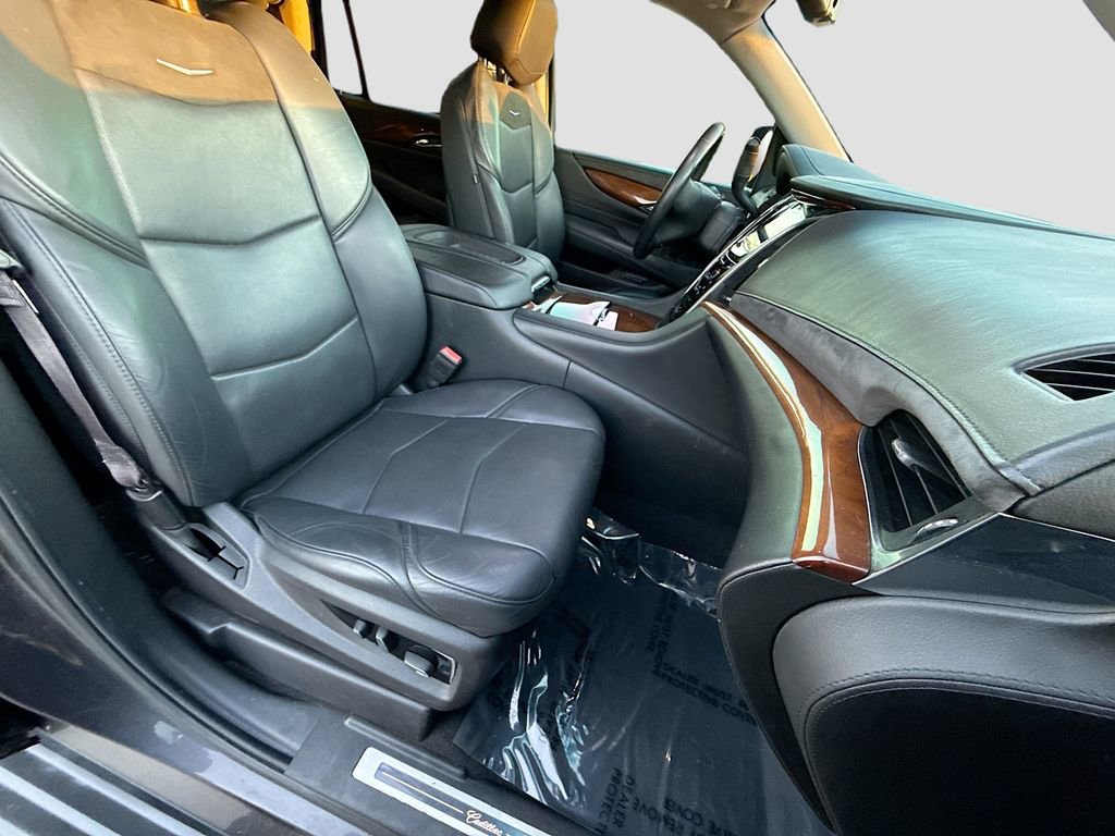 Used 2017 Cadillac Escalade Luxury image 16