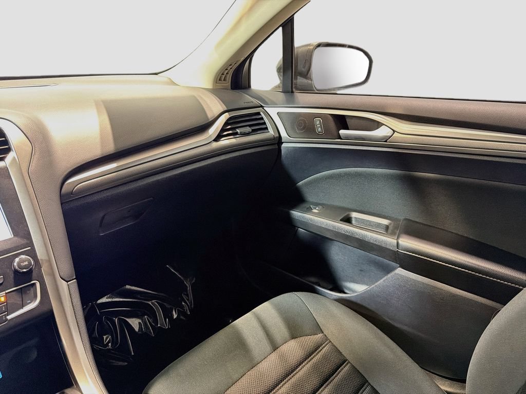 Used 2019 Ford Fusion SE FWD image 24