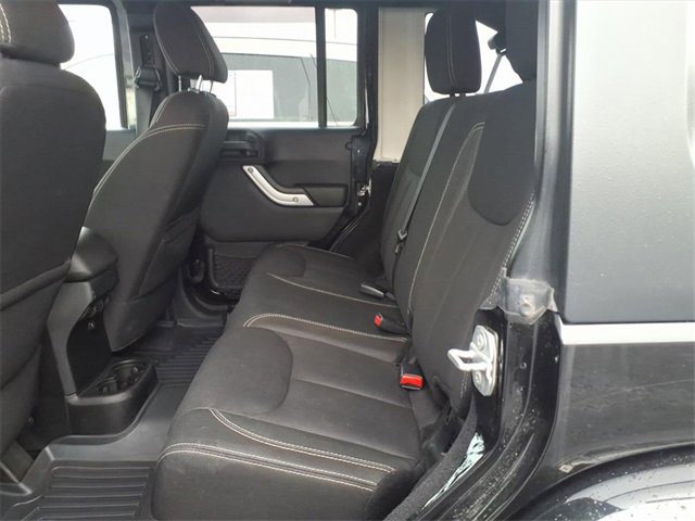 Used 2015 Jeep Wrangler Unlimited Sahara w/ Connectivity Group image 9