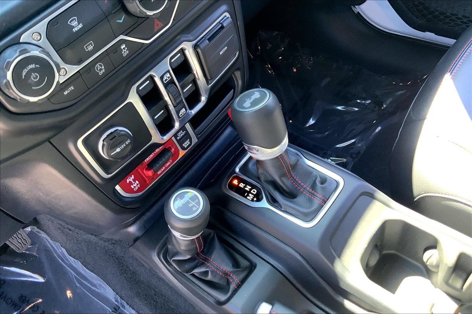 Used 2023 Jeep Wrangler Unlimited Rubicon AWD/4WD image 15