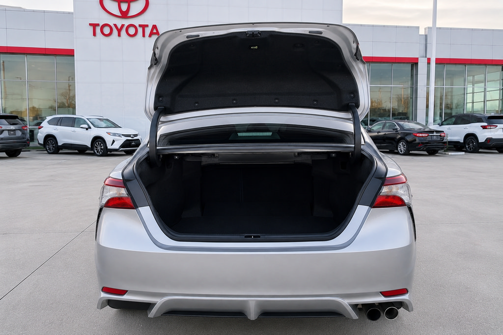 Used 2024 Toyota Camry SE FWD image 5