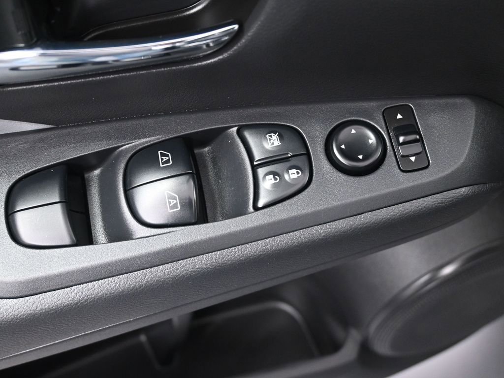 Used 2023 Nissan Kicks SR w/ SR Premium Package image 11