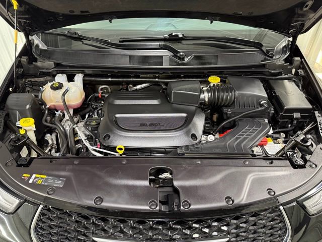 Used 2024 Chrysler Pacifica Touring-L image 24
