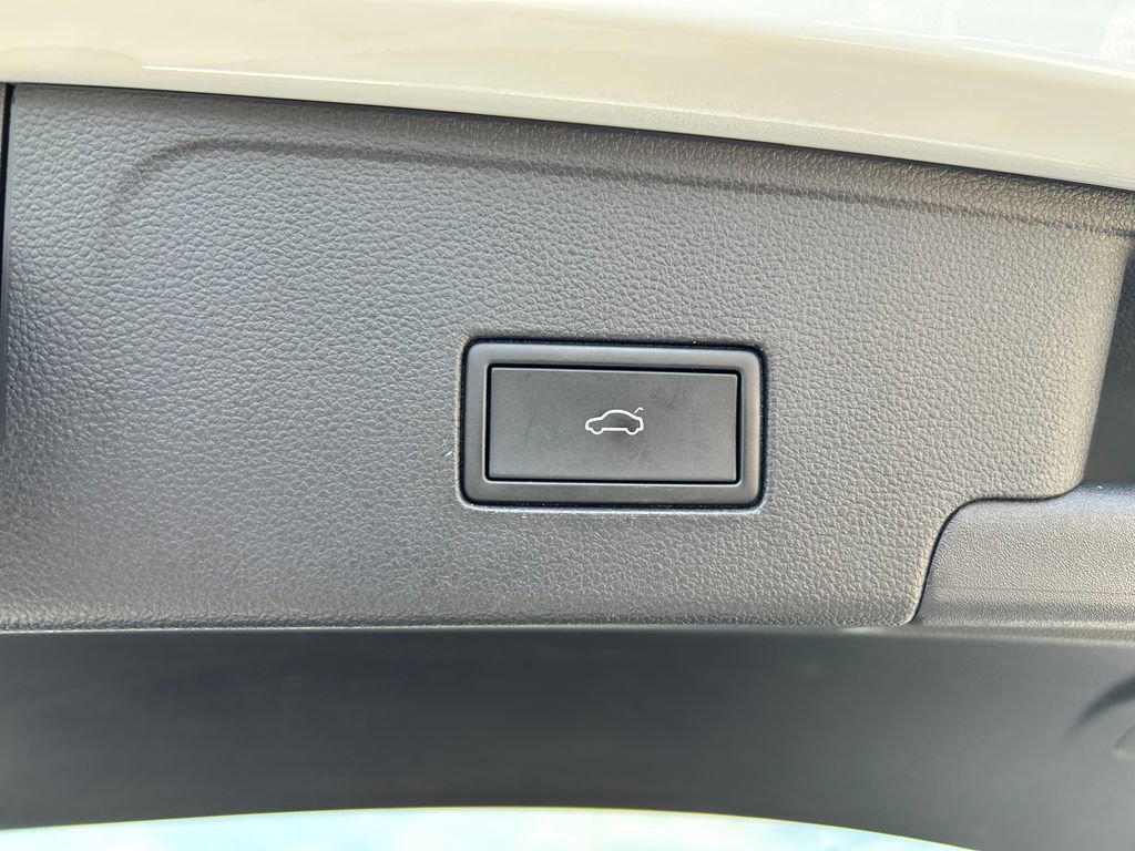 Used 2022 Volkswagen Atlas Cross Sport SE FWD image 27