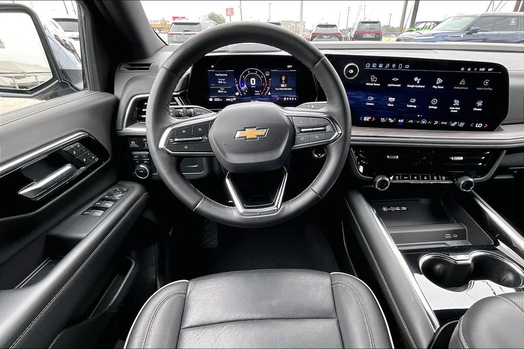 Used 2025 Chevrolet Suburban Premier AWD/4WD image 7