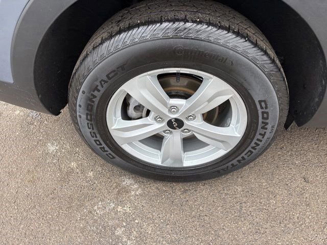 Used 2023 Kia Sorento LX image 43