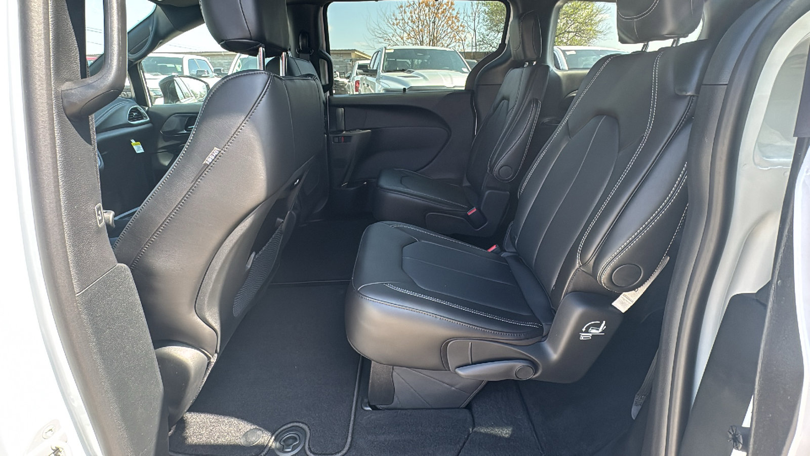New 2026 Chrysler Pacifica Select FWD image 14