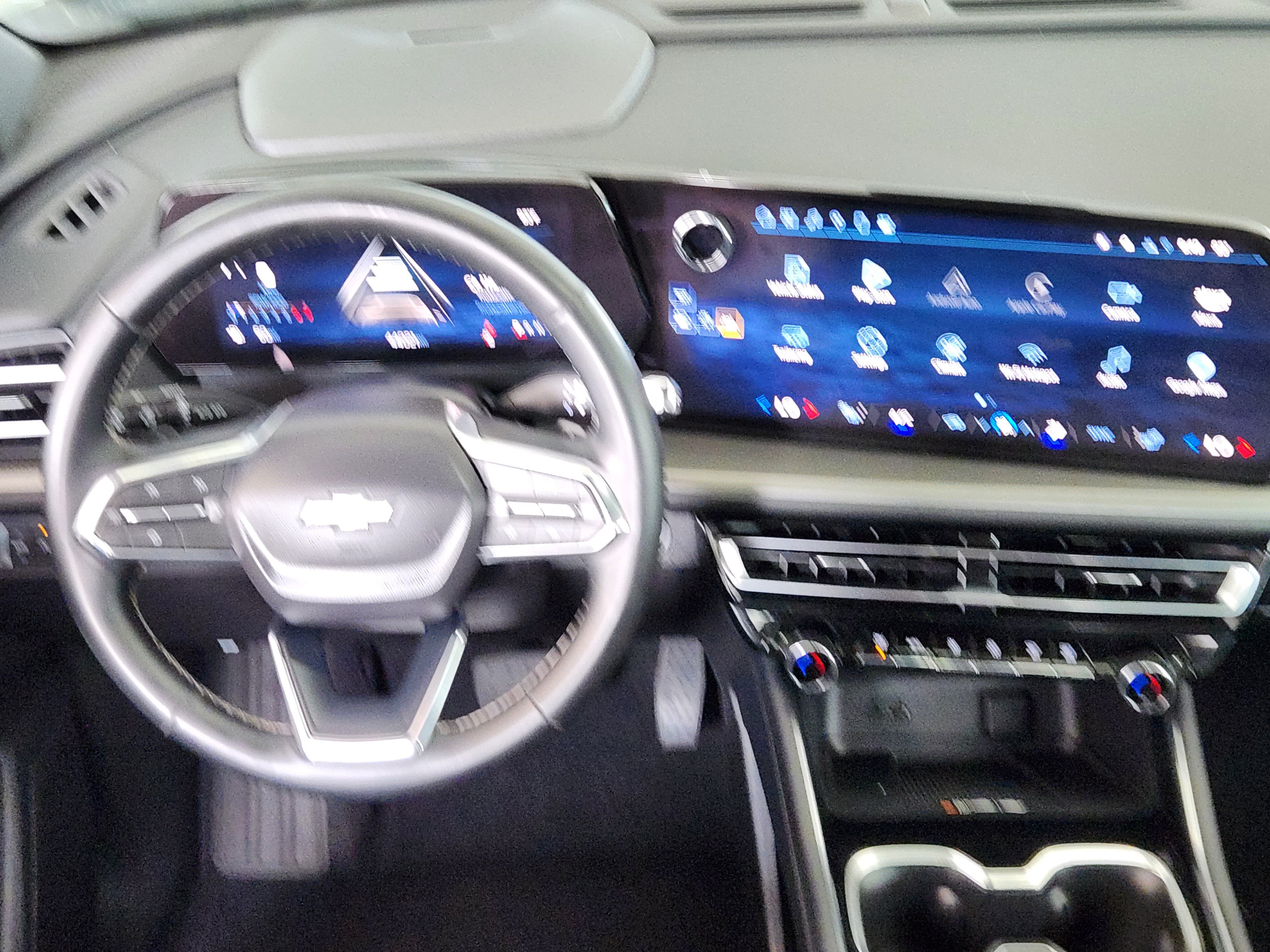 Used 2025 Chevrolet Traverse LT FWD image 28