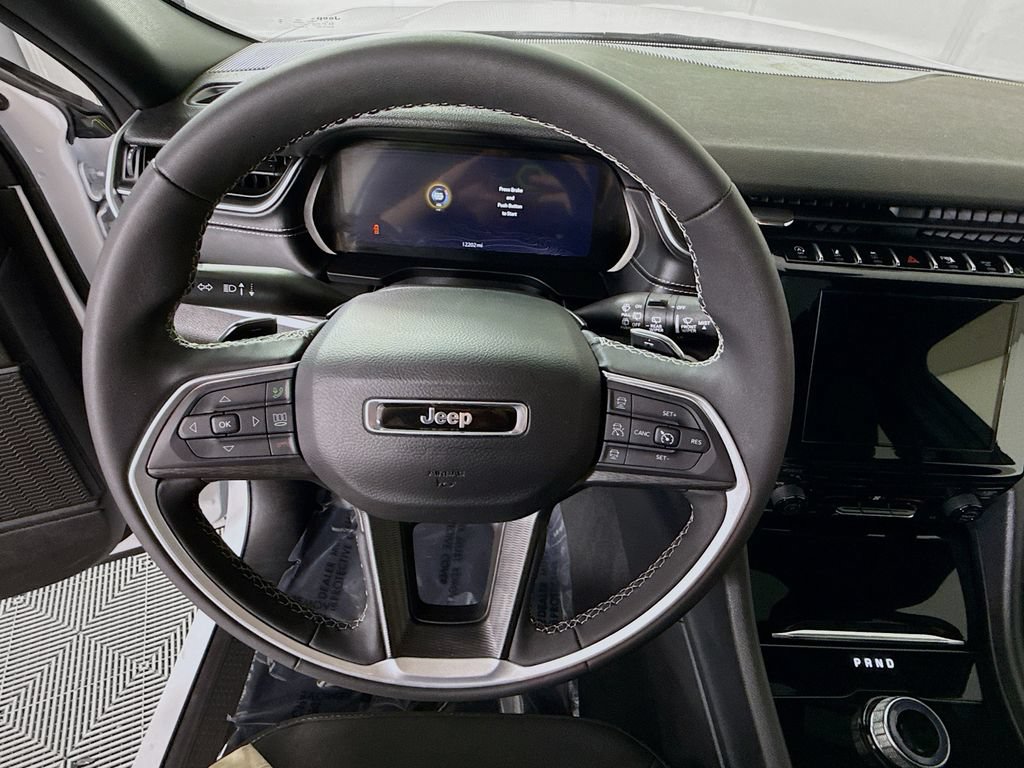 Used 2025 Jeep Grand Cherokee Laredo X AWD/4WD image 20