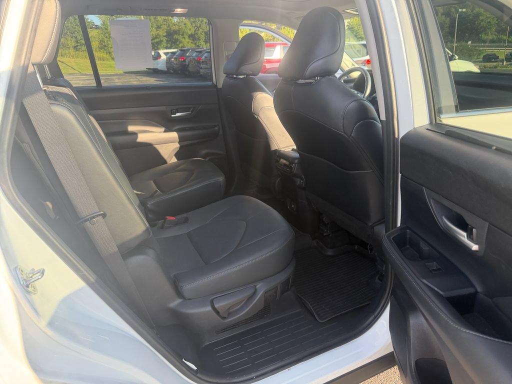 Used 2024 Toyota Grand Highlander AWD Hybrid image 27
