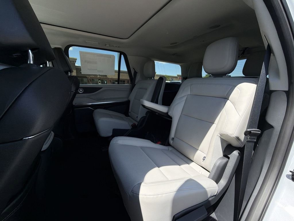 New 2026 Lincoln Navigator Reserve AWD/4WD image 23