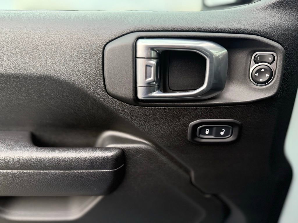 Used 2023 Jeep Wrangler Rubicon w/ Cold Weather Group image 14