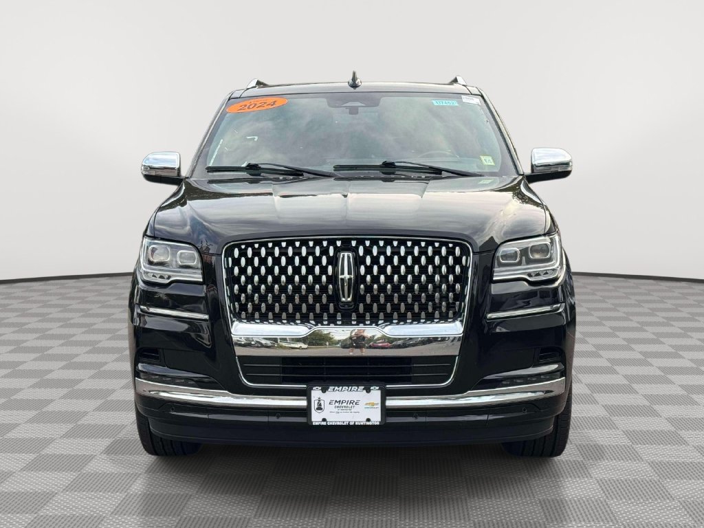 Used 2024 Lincoln Navigator Black Label AWD/4WD image 2