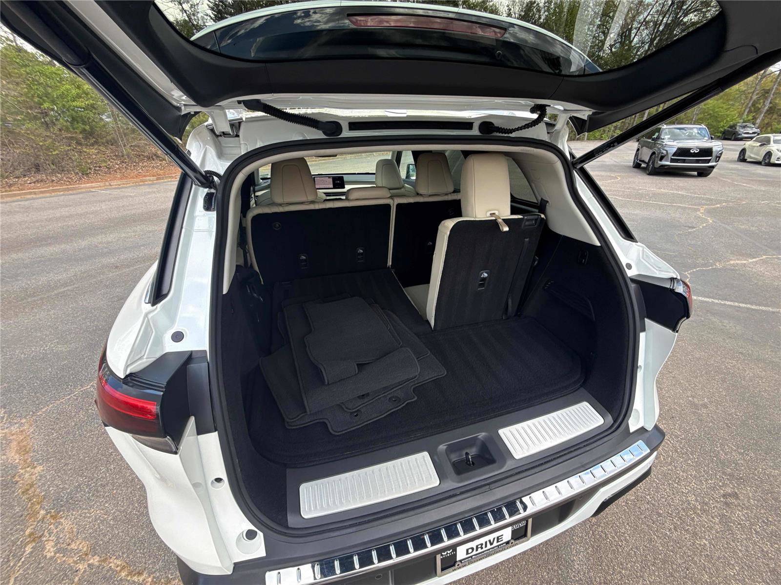 Used 2023 INFINITI QX60 Luxe w/ Cargo Package image 30