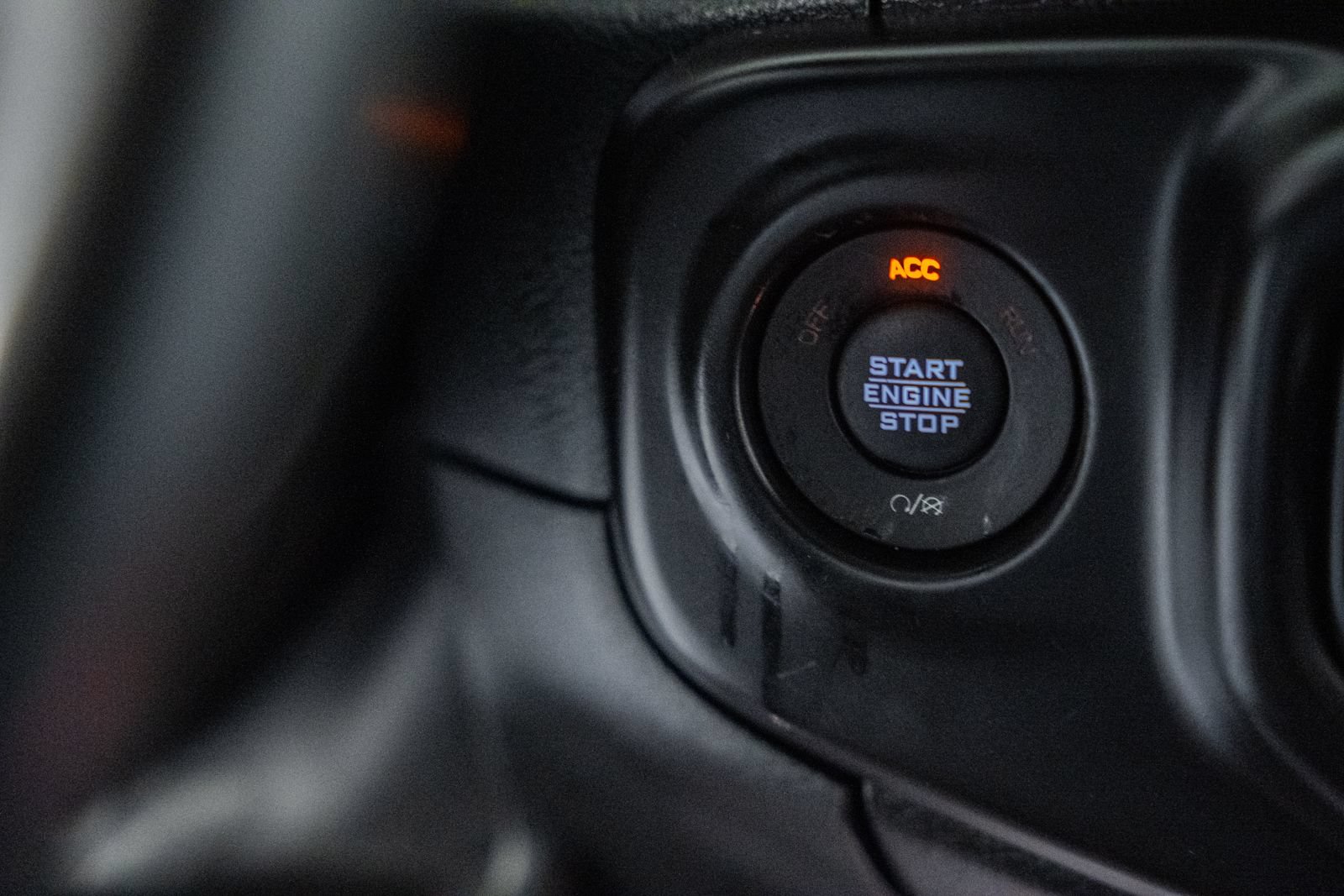 Used 2018 Jeep Wrangler Unlimited Sahara AWD/4WD image 33