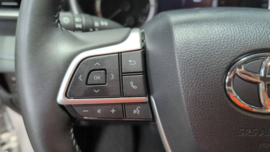 Used 2024 Toyota Highlander XLE AWD/4WD image 10