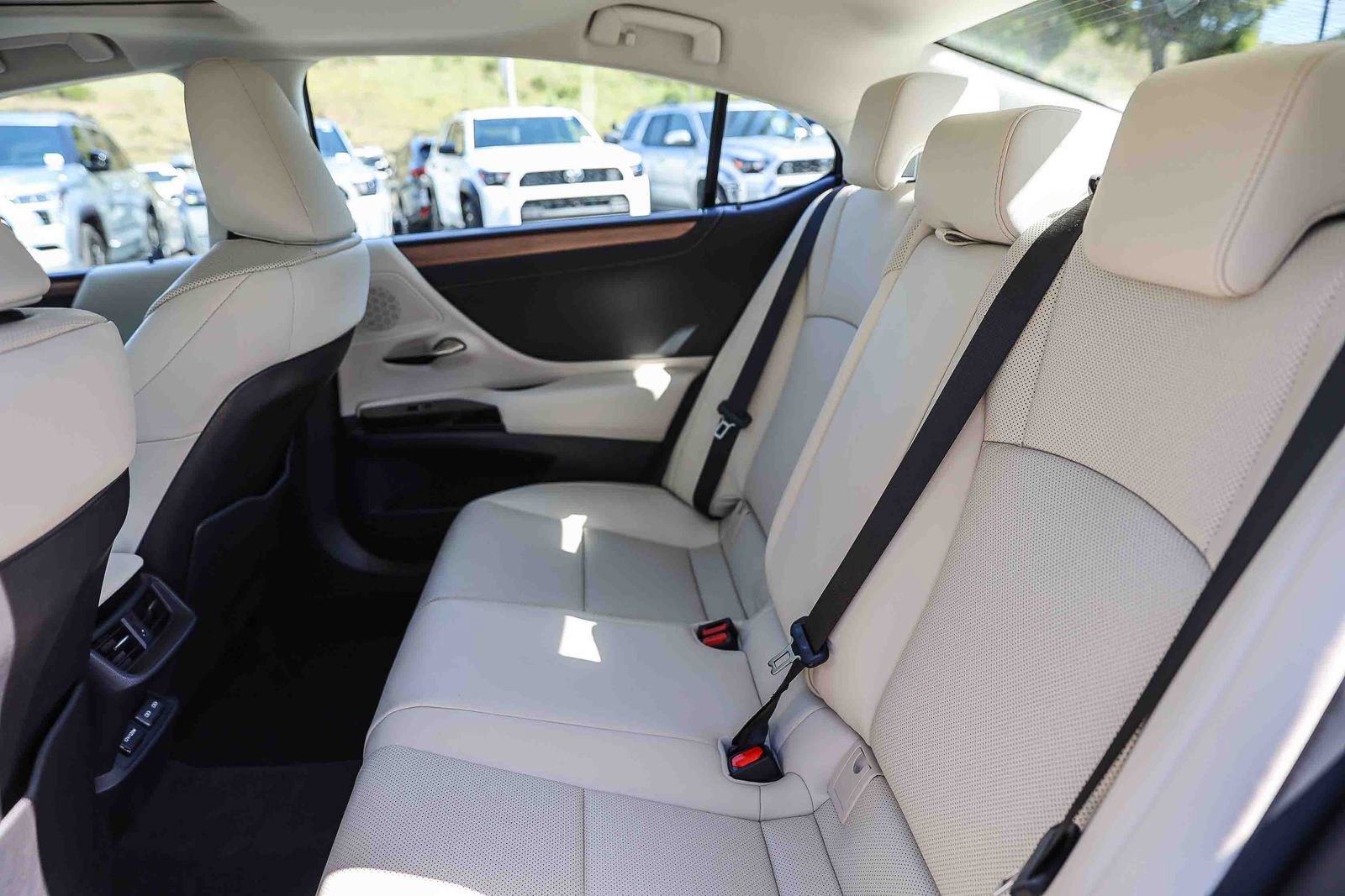 Used 2025 Lexus ES 350 w/ Premium Package FWD image 16