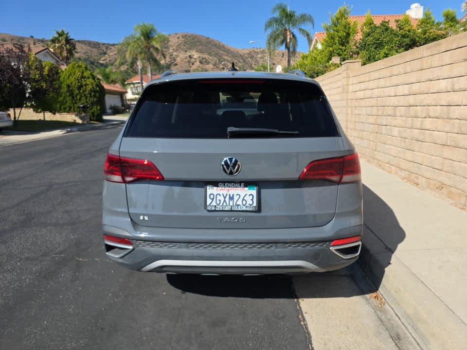 Used 2023 Volkswagen Taos SE w/ Black Wheel Package FWD image 6