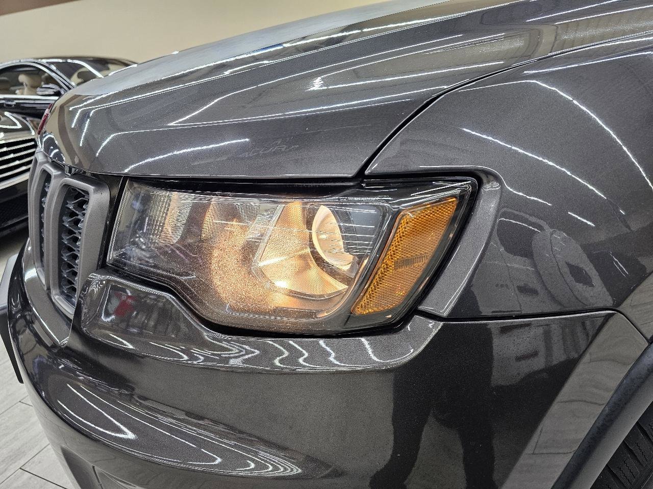Used 2017 Jeep Grand Cherokee Trailhawk AWD/4WD image 10