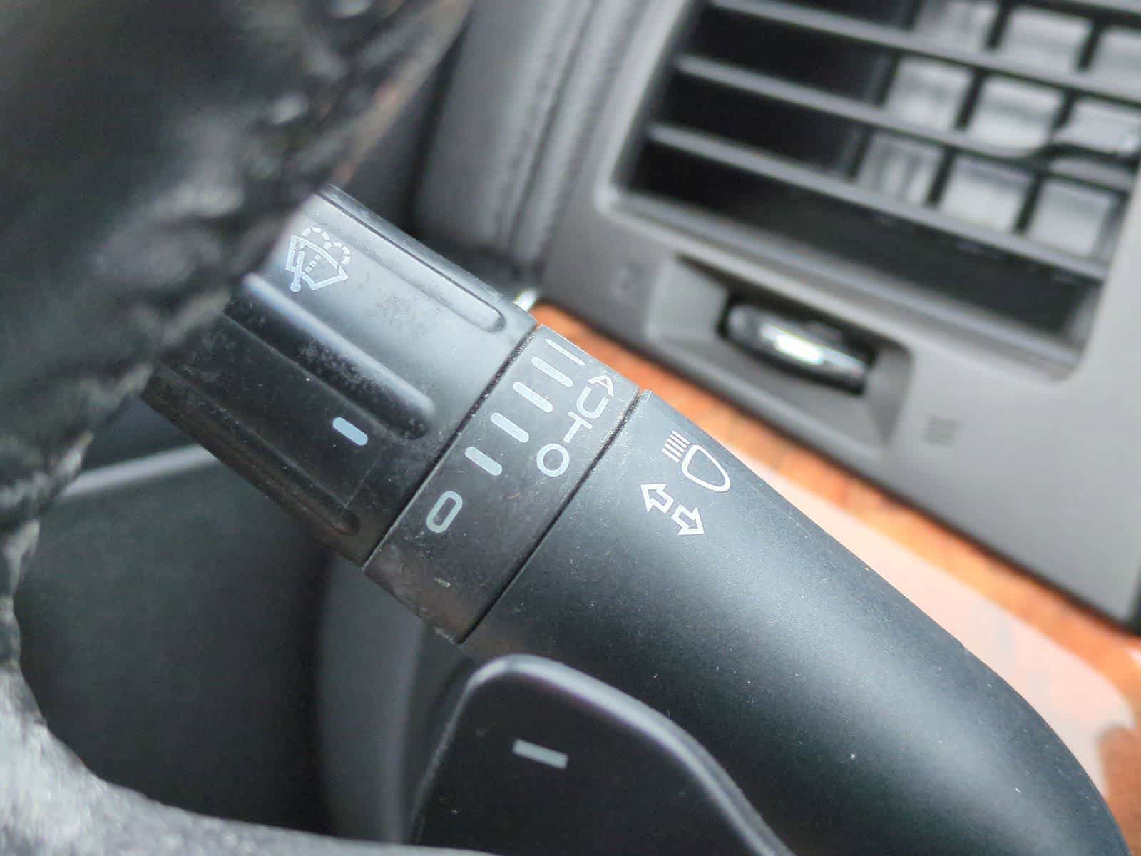 Used 2013 Lincoln MKS FWD image 25