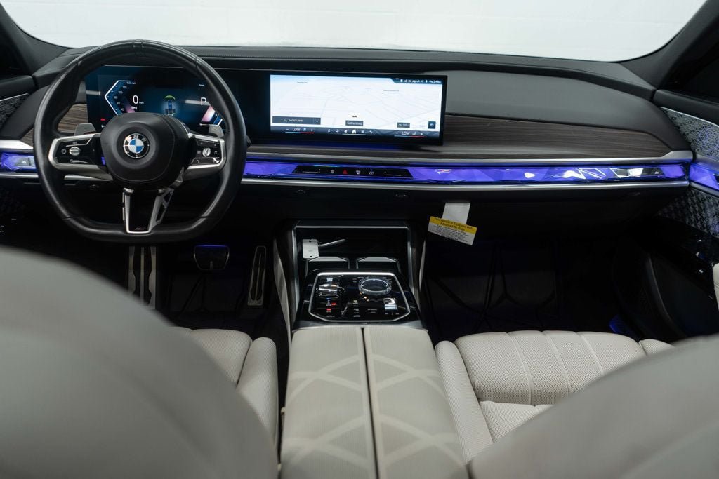 Used 2023 BMW 760i xDrive w/ Executive Package AWD/4WD image 8