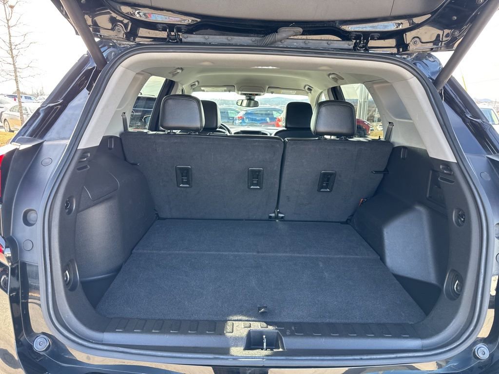 Used 2024 GMC Terrain SLT image 30