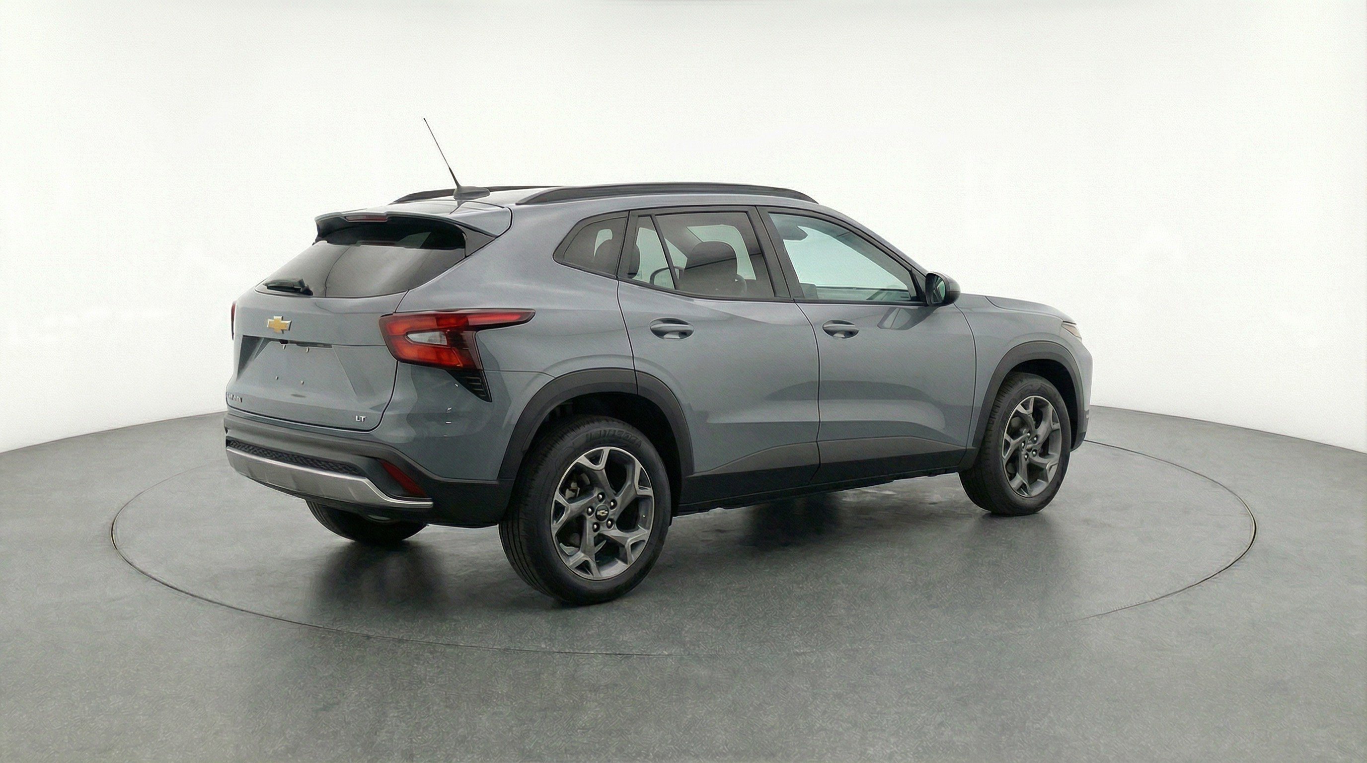 Used 2025 Chevrolet Trax LT w/ LT Convenience Package FWD image 9
