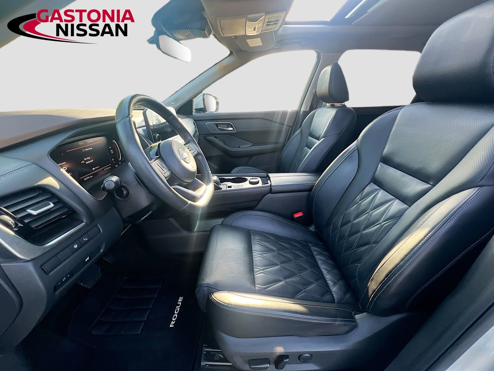 Used 2023 Nissan Rogue Platinum w/ Platinum Premium Package AWD/4WD image 29