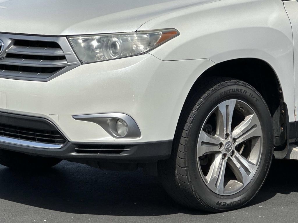 Used 2013 Toyota Highlander Limited AWD/4WD image 8