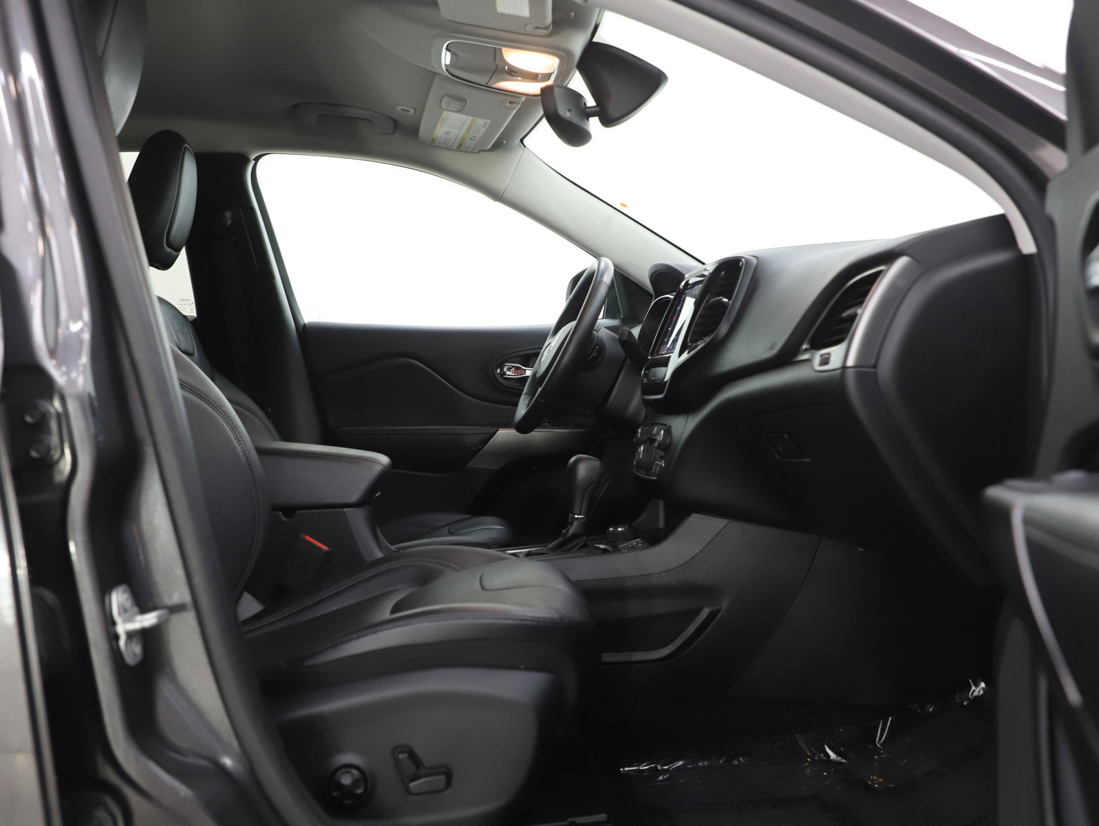 Used 2019 Jeep Cherokee Limited image 11