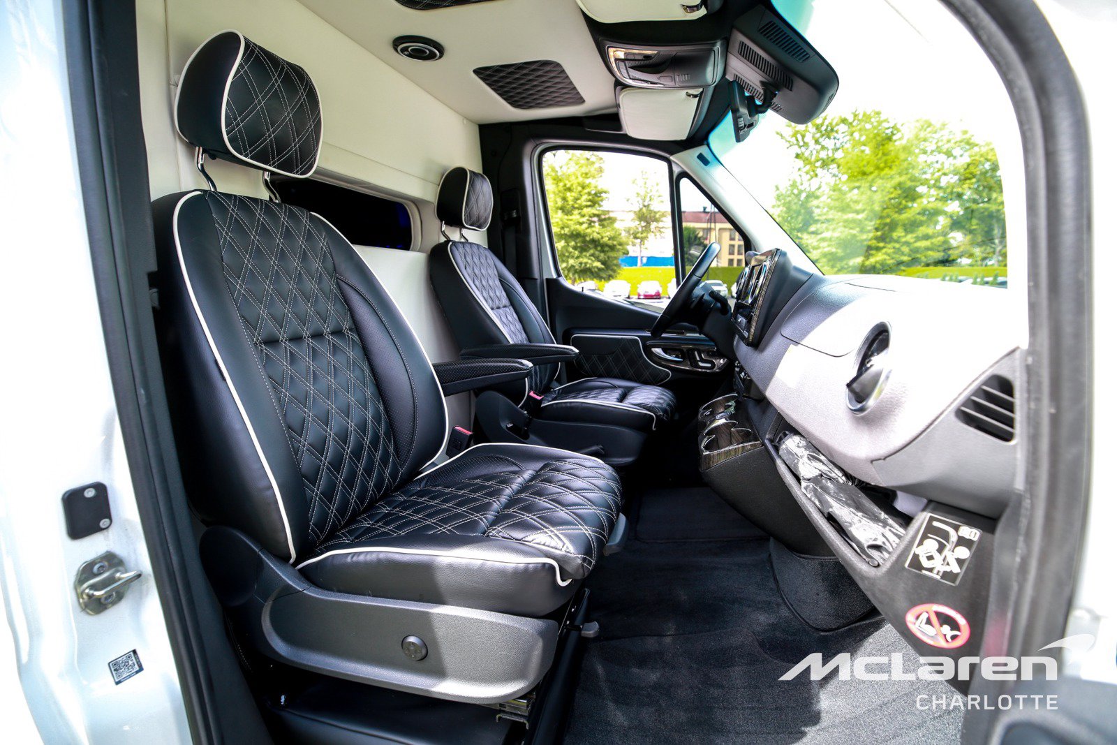 Used 2023 Mercedes-Benz Sprinter 3500 image 18