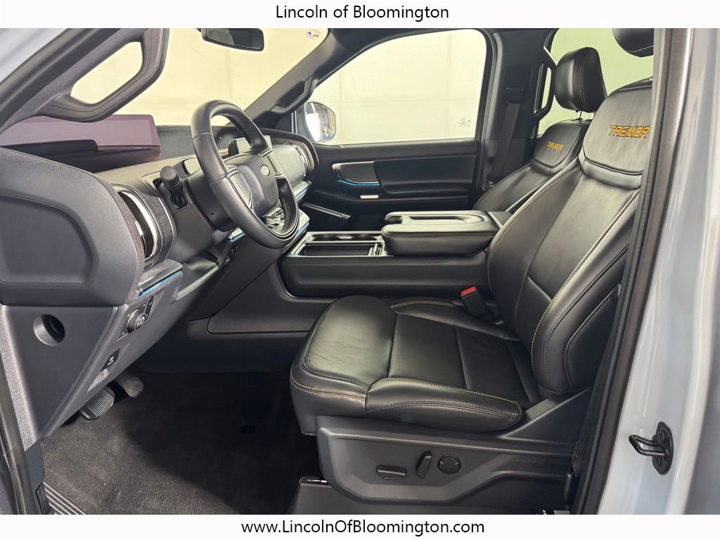 Used 2025 Ford Expedition Tremor AWD/4WD image 24