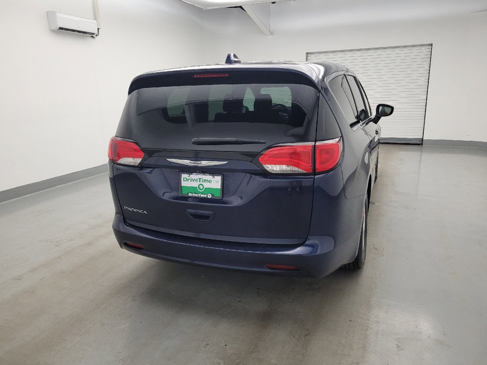 Used 2017 Chrysler Pacifica LX w/ Tire & Wheel Group FWD image 7
