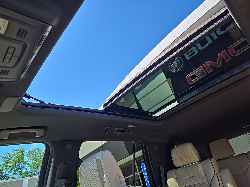 Used 2024 Cadillac Escalade Premium Luxury AWD/4WD image 48