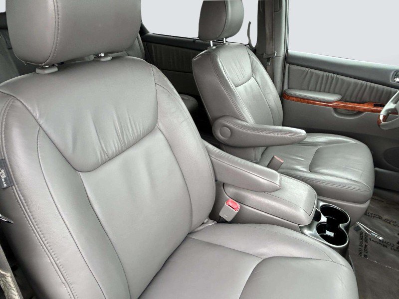 Used 2010 Toyota Sienna XLE Limited AWD/4WD image 28