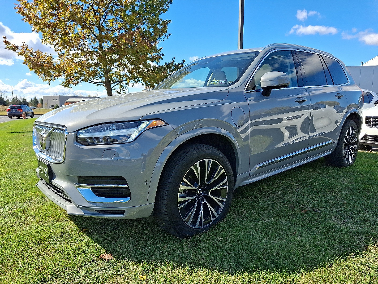 Used 2024 Volvo XC90 T8 Plus w/ Protection Package Premier image 3