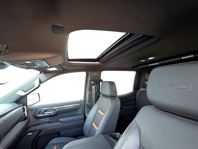 Used 2025 GMC Sierra 1500 AT4 w/ Technology Package AWD/4WD image 14
