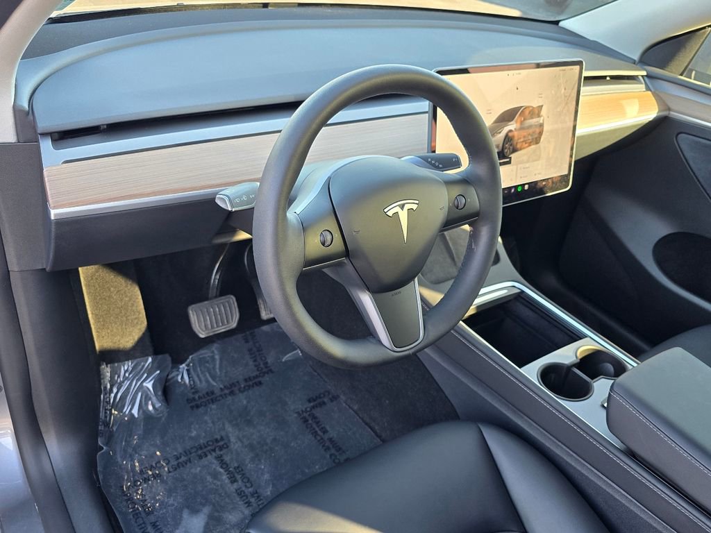 Used 2025 Tesla Model Y Long Range AWD/4WD image 17