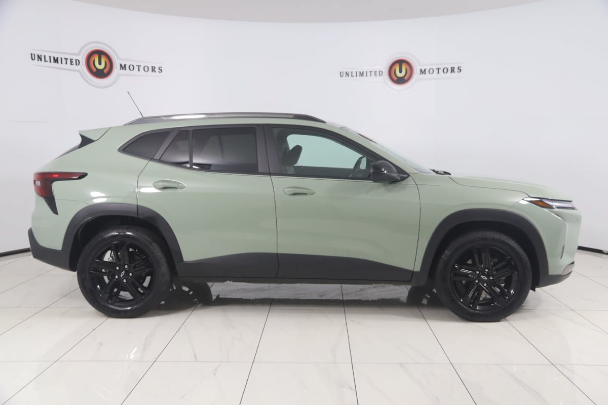 Used 2026 Chevrolet Trax ACTIV w/ Driver Confidence Package FWD image 2