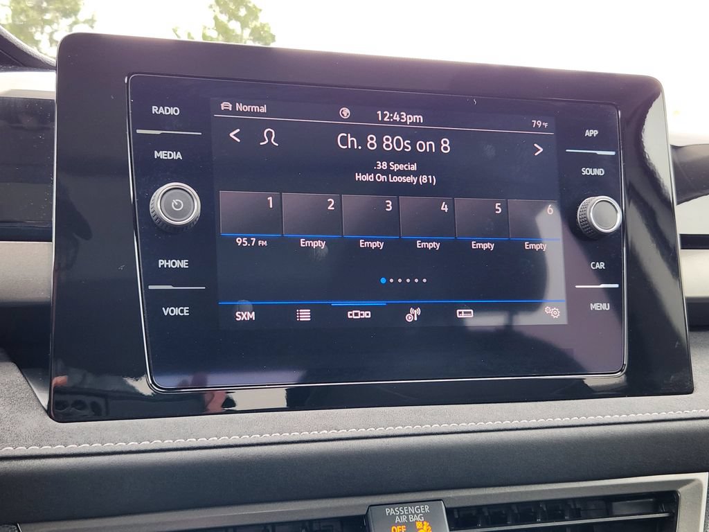 Certified 2025 Volkswagen Taos SE AWD/4WD image 13