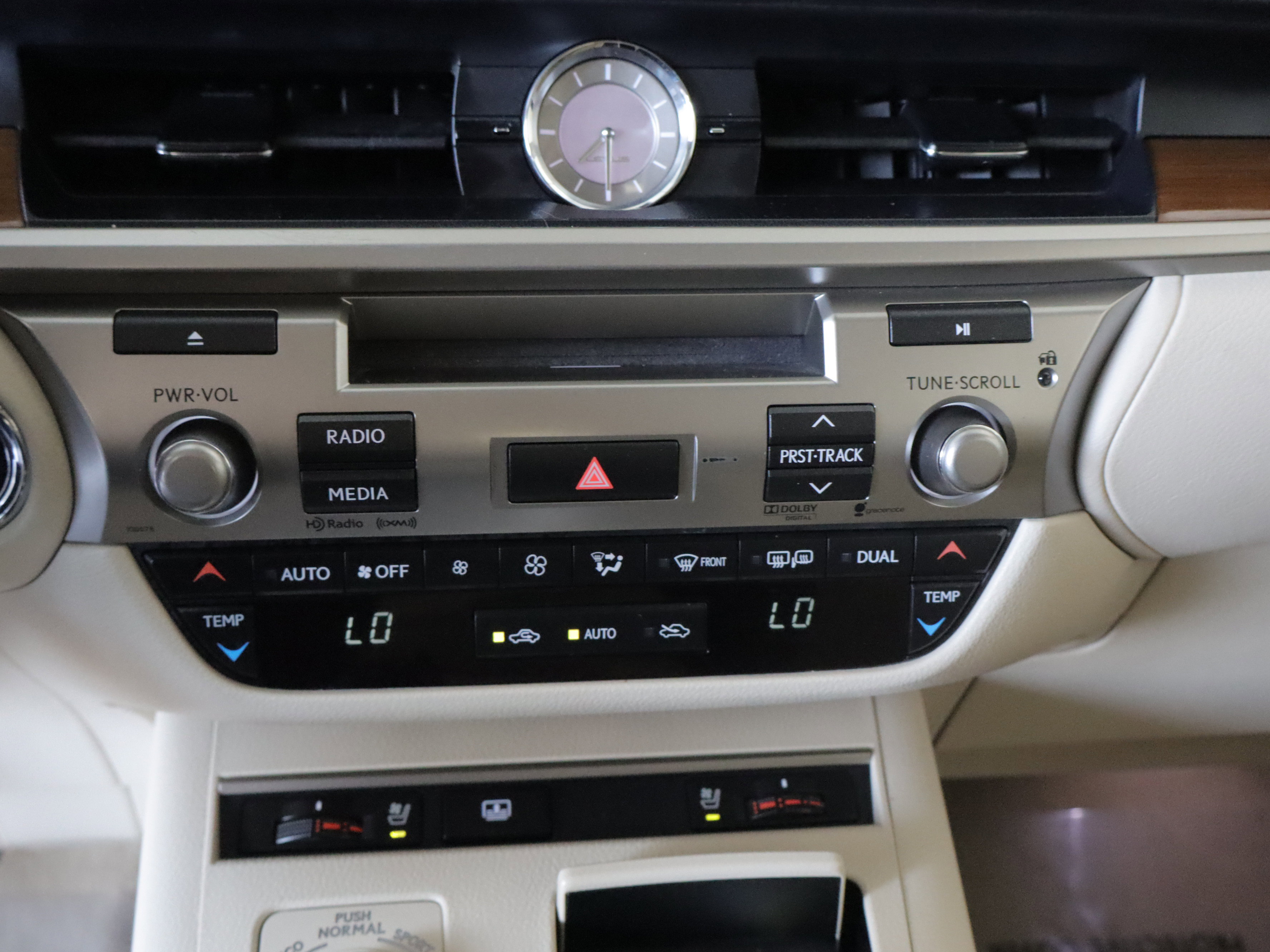 Used 2013 Lexus ES 300h w/ Luxury Pkg image 17