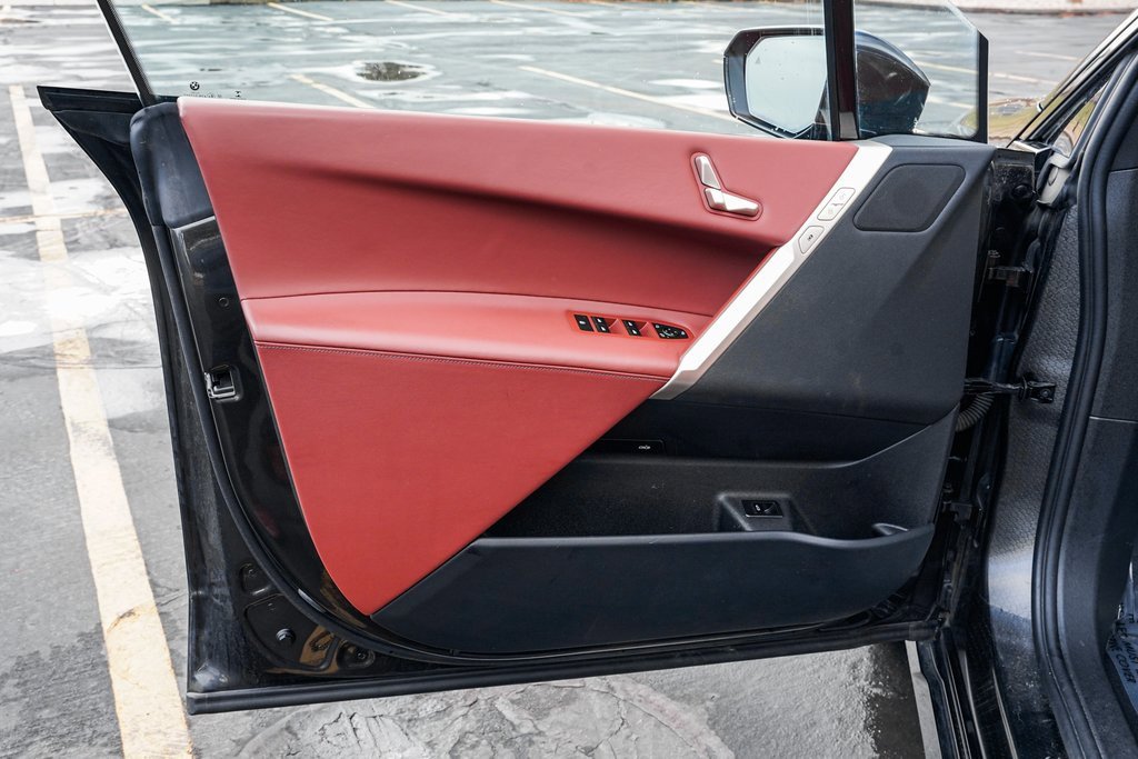 Used 2023 BMW iX xDrive50 w/ Sport Package image 9