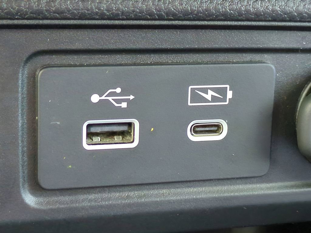 Used 2024 Honda Pilot Touring image 23