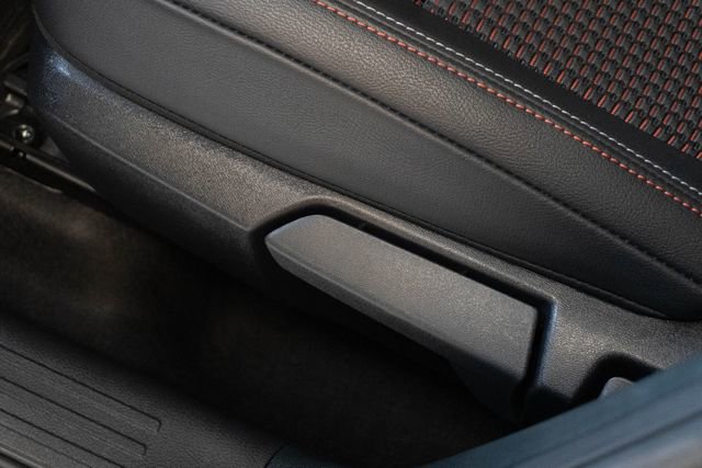 Used 2025 Nissan Kicks SR image 18